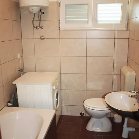 Anita Daire Vodice