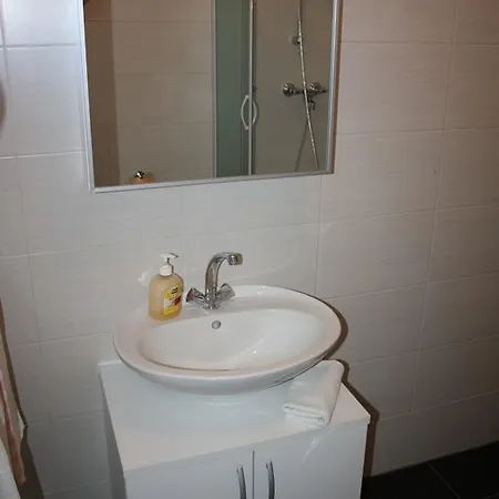 Anita Daire Vodice